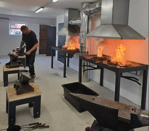 Eröffnung der ersten Hufbeschlagschule in Bayern